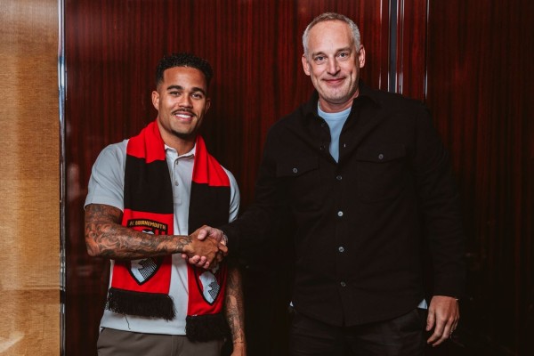 Justin Kluivert ya es del Bournemouth