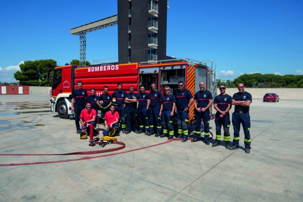 Los otros protagonistas del fuego: el papel de los bomberos en la 'cremà'