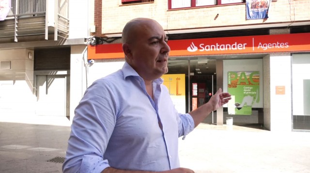 El líder de Vox de Almoradí denuncia que el Santander le ha 