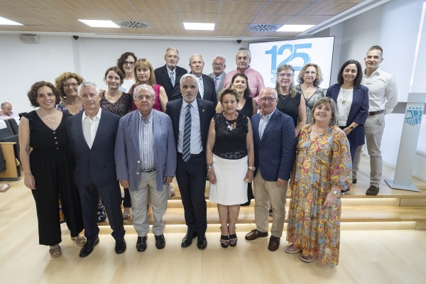 El Comcas celebra el encuentro entre los médicos más veteranos y los MIR en su 125 aniversario