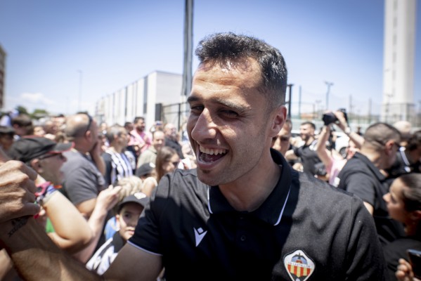 La afición despide al CD Castellón en su camino al ascenso