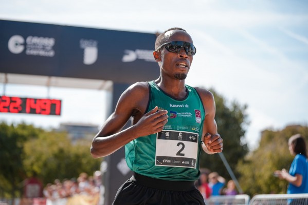Thierry Ndikumwenayo se estrena con España en la Copa de Naciones