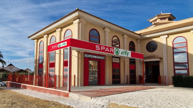 La cartagenera Upper mantiene firme su apuesta por la costa: abre otro Spar en Mazarrón