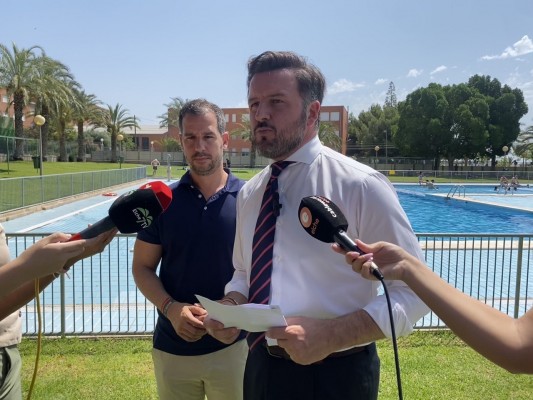El Ayuntamiento de Elche estudiará la revisión del precio de las piscinas municipales