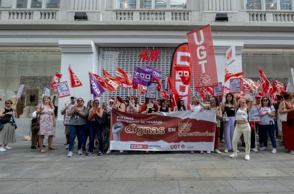 Trabajadores de H&M claman por más comisiones por ventas y menor carga laboral en las tiendas
