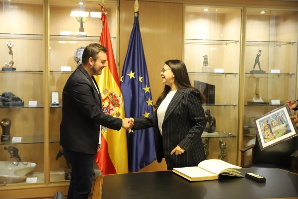 Víctor Francos se reúne con la embajadora de Marruecos para hablar de la candidatura del Mundial de 2030