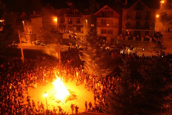 Falles: la curiosa fiesta de los Pirineos  