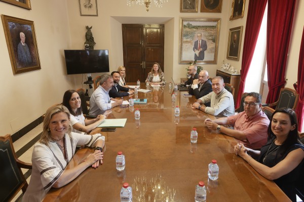 El PP juega con la ambigüedad de las concejalías: ¿desaparecen LGTBI o Transición Ecológica?