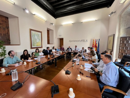 Cambios en Elche: el alcalde no dirigirá el pleno, 3 Tenencias más de Alcaldía, y Montse Úbeda de Interventora