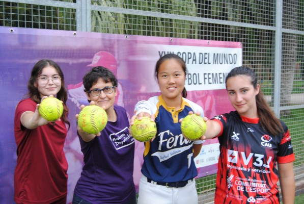 El deporte valenciano muestra su apoyo a la Copa Mundial de sófbol femenino