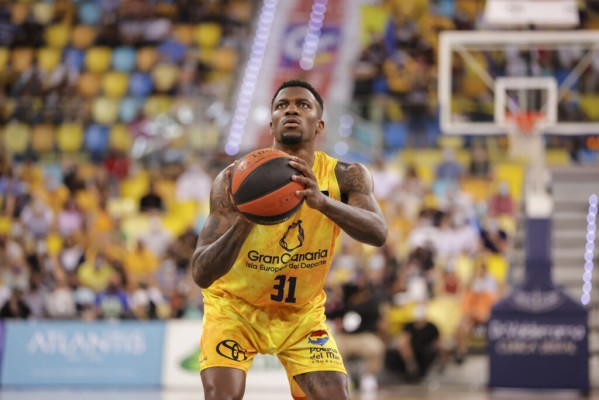 Dylan Ennis, escolta canadiense de 31 años, ficha por el UCAM CB y vuelve a España 