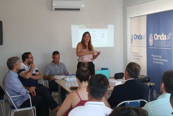 Empresas de los polígonos de Onda abordan los retos de la fibra óptica y de mejora del transporte