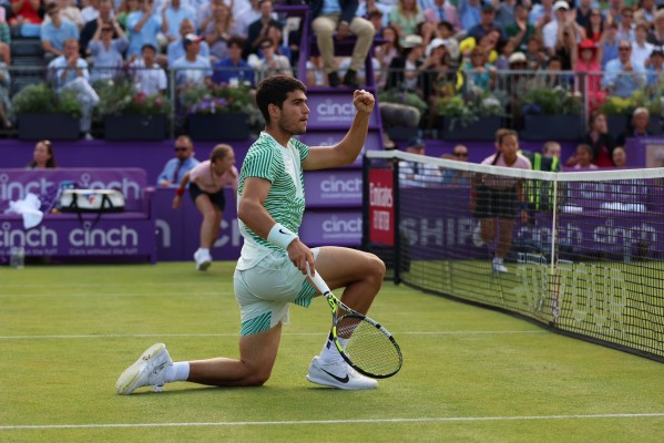 Alcaraz, con un 71,4% de triunfos en hierba, busca acercarse al 89,6% de Federer