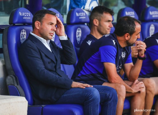 Javi Calleja se queda en el Levante