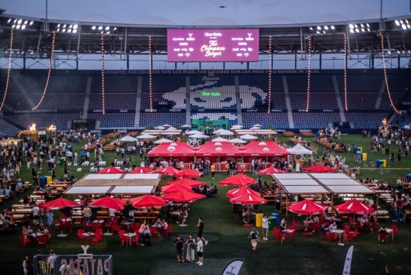 The Champions Burger vuelve al estadio del Levante para elegir las mejores hamburguesas españolas