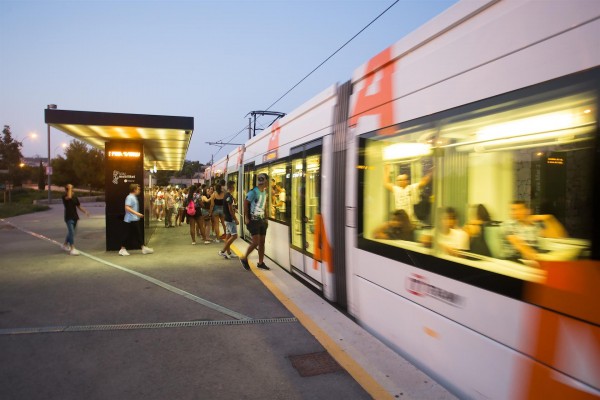 El servicio ininterrumpido de Fogueres del TRAM arranca este miércoles con 1,4 millones de plazas