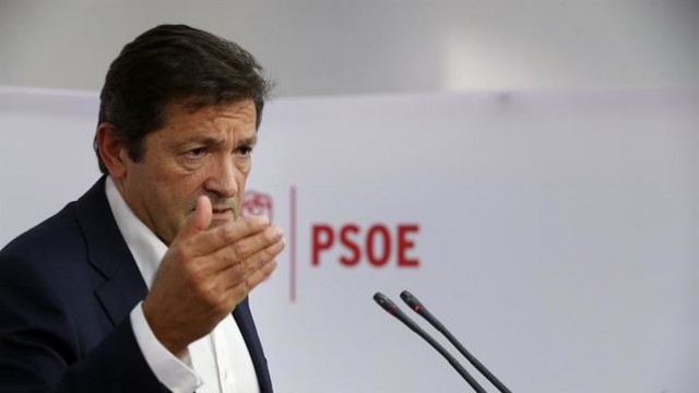 El presidente de la Gestora del PSOE defiende ante los diputados la abstención como un 