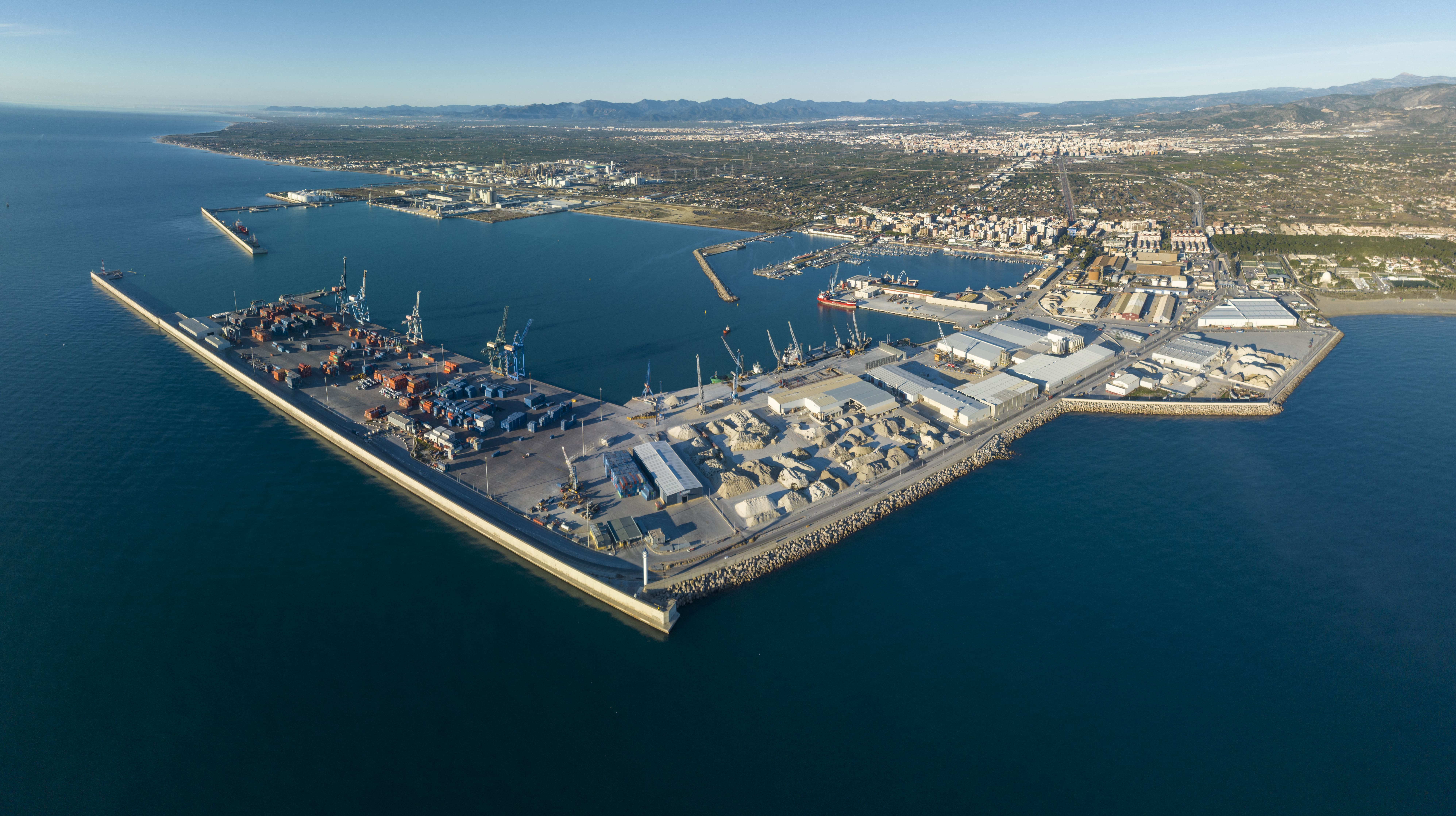 La nueva valoración de los terrenos del puerto ahorrará 700.000 euros anuales a las empresas 