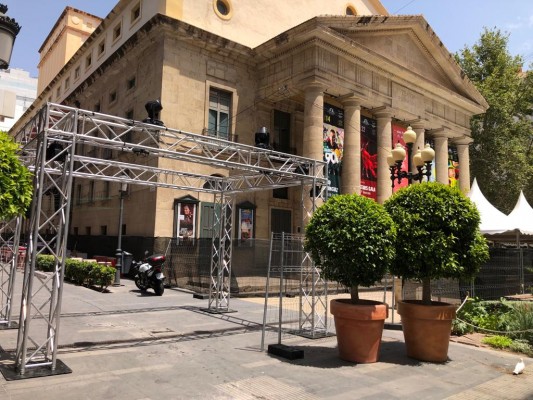 El 'otro pulso' del ruido en Fogueres: los vecinos y el ocio alertan de música fuera del horario especial 