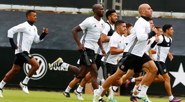 Mangala y Nani apuntan al once para enfrentarse al FC Barcelona