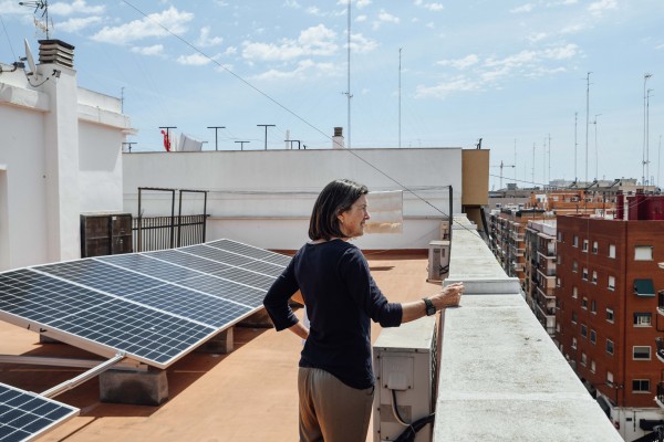 Comienza la revolución: el autoconsumo de energía solar en fincas despega en València 