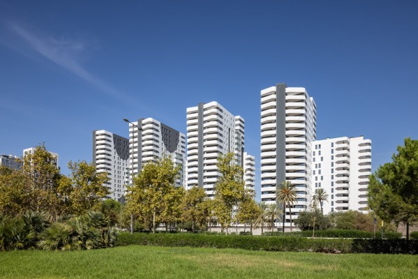 Neinor vende dos torres del complejo Sky Homes en València a Savills por 66 millones