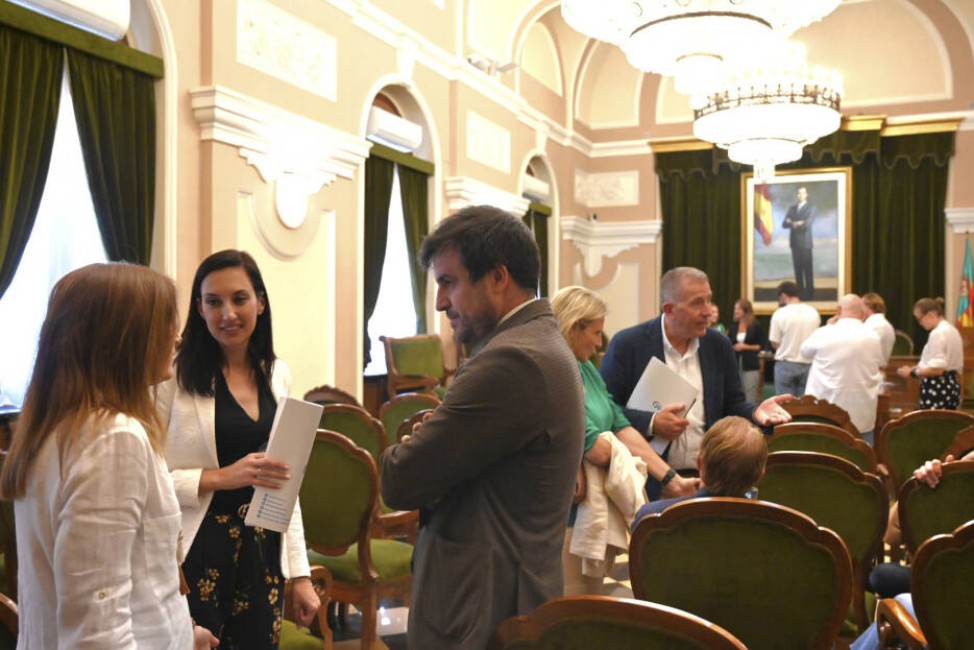El ex jefe de Protocolo, en el pleno de despedida de la legislatura. Foto: CARLOS PASCUAL - 