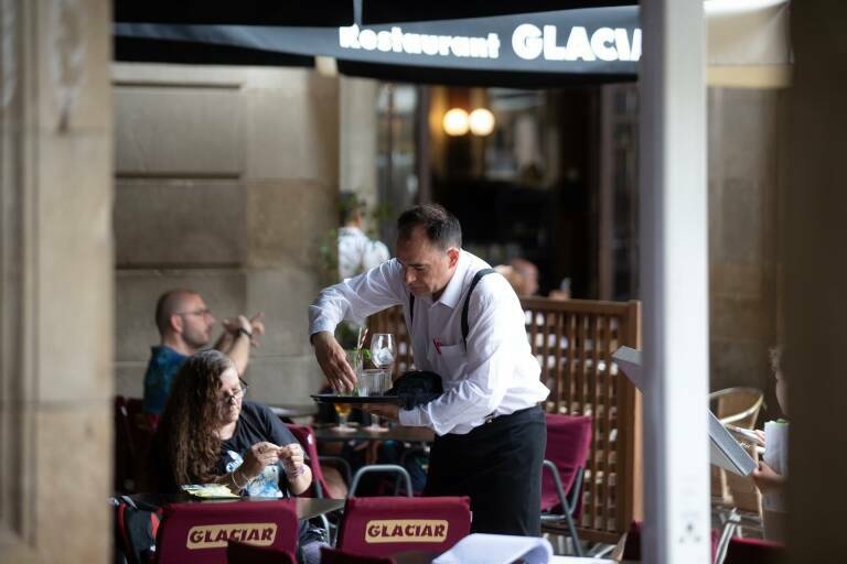 Uno de cada cinco trabajadores ganó en 2021 como mucho el SMI y dos de cada tres menos de 1.910 euros