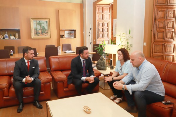 La primera reunión de Pablo Ruz como alcalde de Elche, con sindicatos: habrá reuniones periódicas 