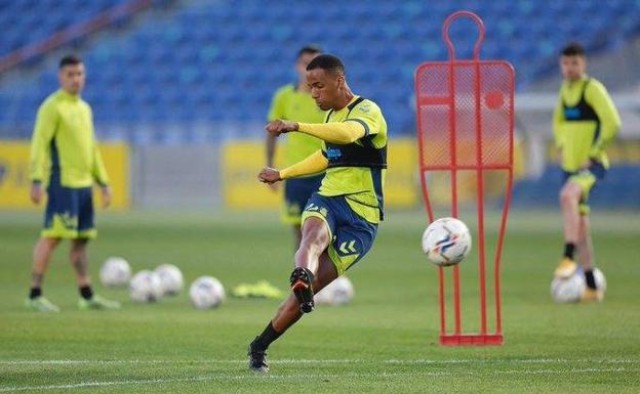 Ismael Athuman es el primer fichaje del Águilas para la próxima temporada en la Segunda RFEF 