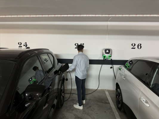 El Palasiet se alía con Quantica Renovables para instalar puntos de recarga de vehículos eléctricos
