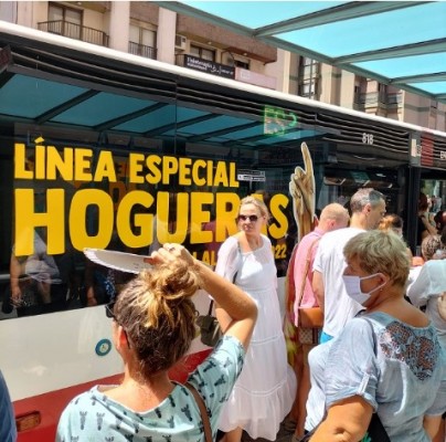 Alicante activa la línea gratuita de autobuses para visitar las Hogueras Especiales