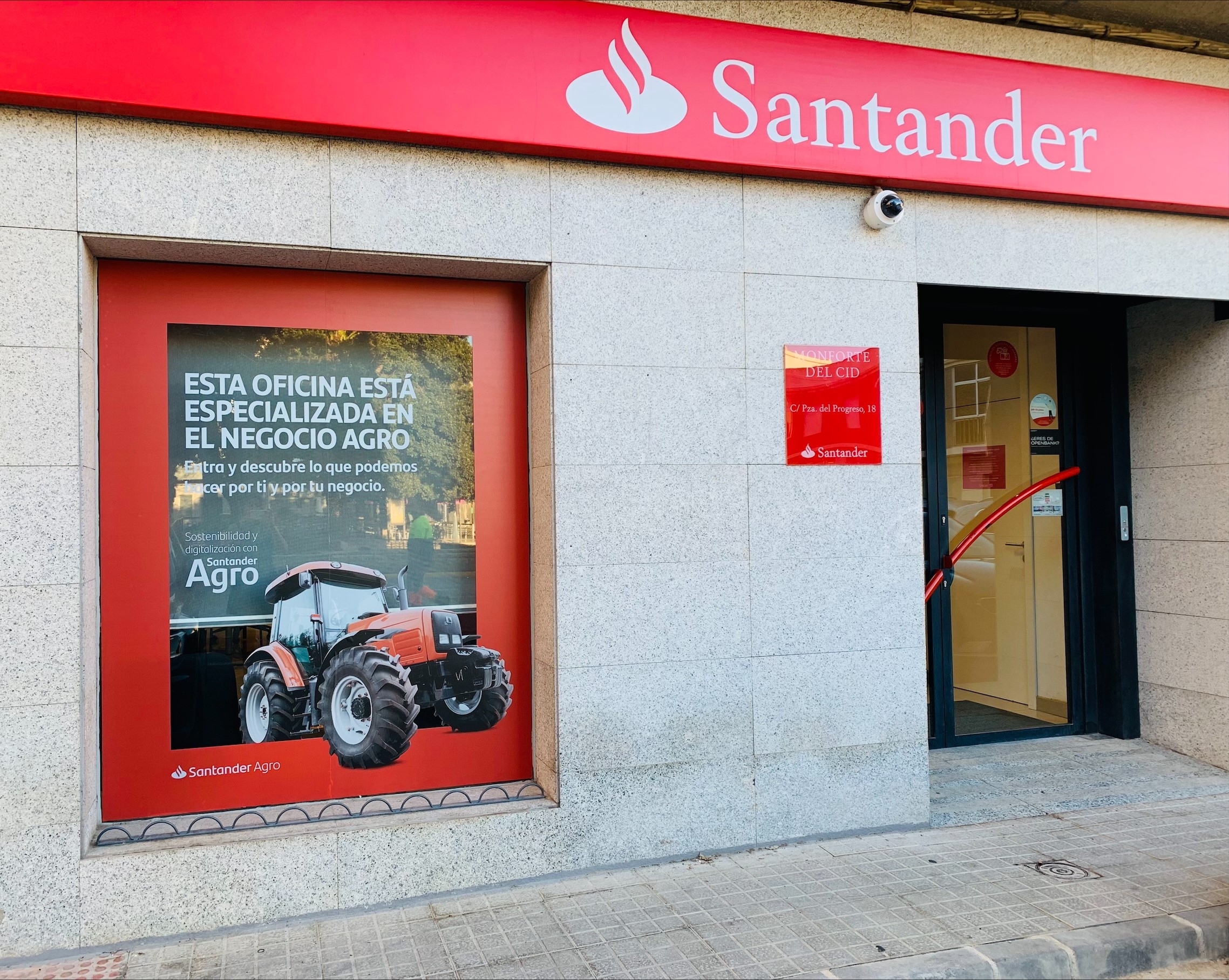 Banco Santander remodela seis oficinas en la Comunitat para reforzar su apoyo a agricultores y ganaderos