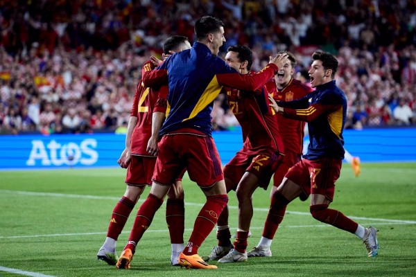Casa Real y líderes políticos celebran la victoria de España en la Liga de las Naciones de la UEFA