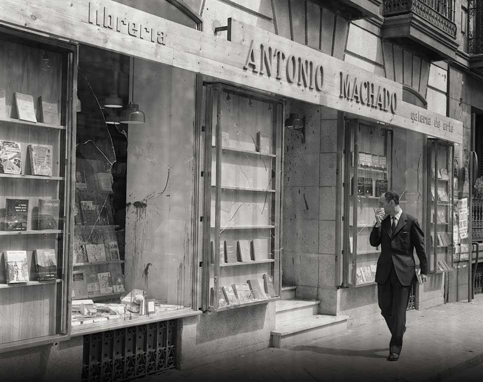 Quemar libros, atacar teatros, asaltar cines: la violencia contra la cultura en España
