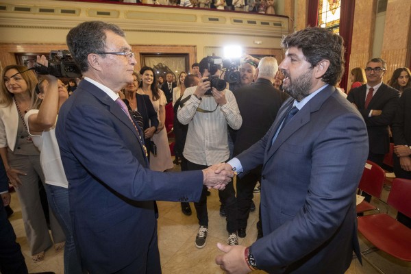 El PP vuelca el tablero local de la Región y logra 30 alcaldes (y cinco coaliciones con Vox)