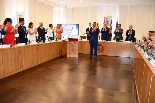 Vila-real constituye la nueva corporación y vuelve a investir a Benlloch como alcalde hasta 2027