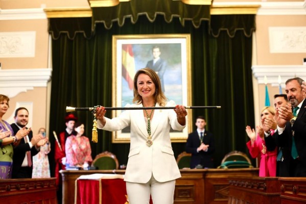 Carrasco (PP) inicia su mandato en minoría ante los ataques de Vox por no pactar en Castelló