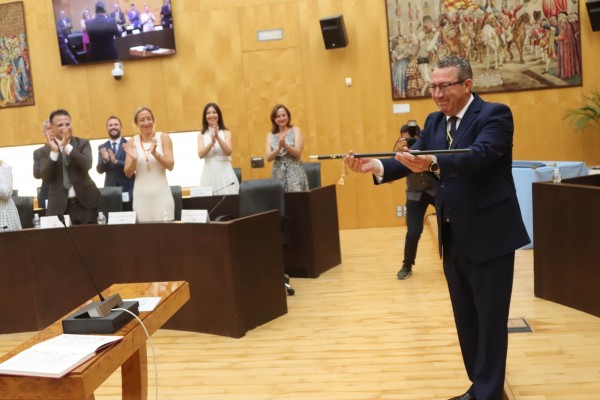 Toni Pérez repite como alcalde de Benidorm por mayoría absoluta
