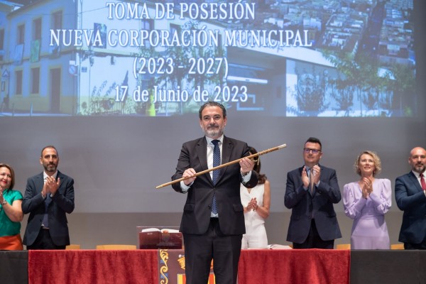 Vicente Arques, investido alcalde de l'Alfàs con mayoría absoluta tras 16 años en el mandato