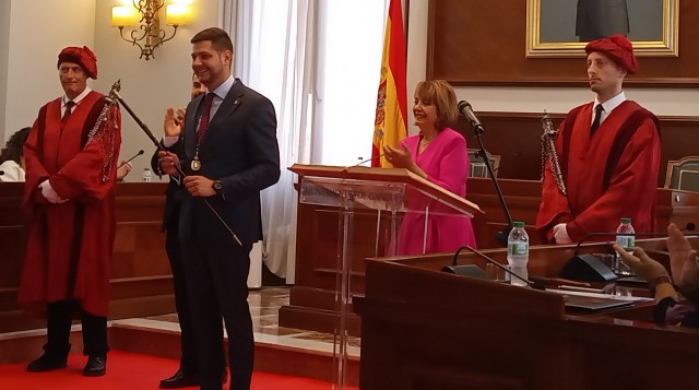 El socialista José Manuel Prieto, investido como alcalde gandiense con el apoyo de Més Gandia