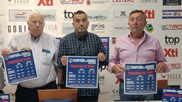 Adrián Hernández seguirá como entrenador del Yeclano en la Segunda RFEF