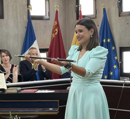 La popular Ángela Gaona vence a los 'fantasmas' de una coalición y es la nueva alcaldesa de San Pedro