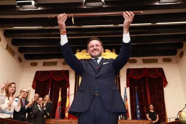 Investiduras con los papeles cambiados