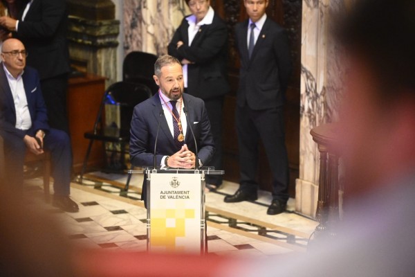 Badenas felicita a Catalá, pero califica de 