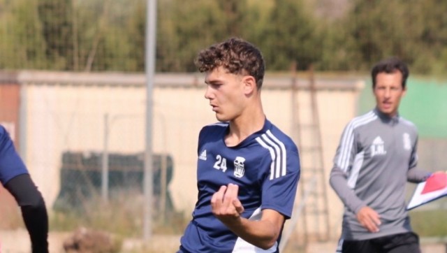 El centrocampista Checo amplía contrato con el Efesé para formar parte de su filial 