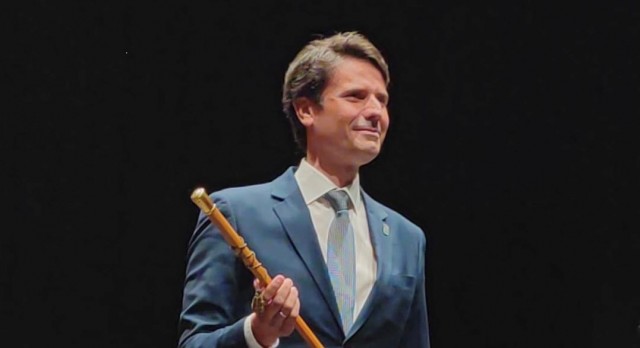 El PP y Vox sellan su alianza en Molina: el popular José Ángel Alfonso empuña ya el bastón de mando 