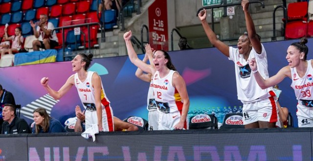 Conde ilumina a España ante Montenegro y lo deja todo abierto para la jornada final