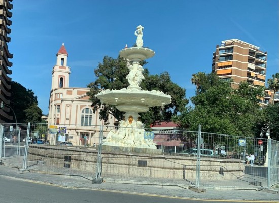La fuente de las Cuatro Estaciones ya está preparada por si hay fiesta granota