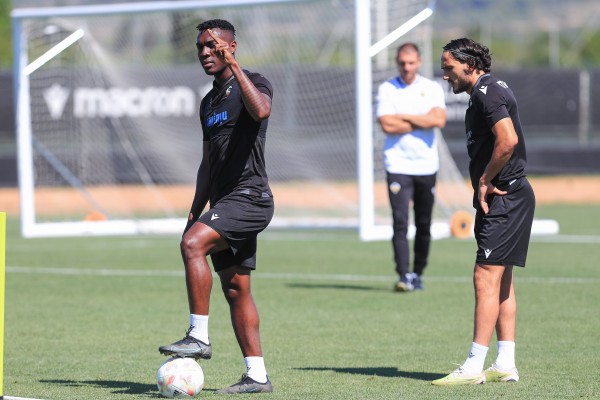 Primer asalto por el ascenso en el fortín de Castalia